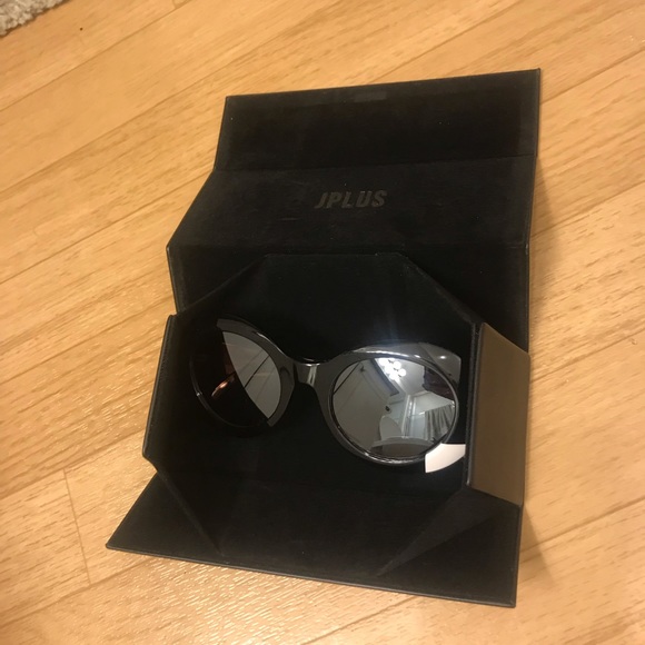 COPY - JPLUS cat eye sunglasses with white stripe - Picture 5 of 8